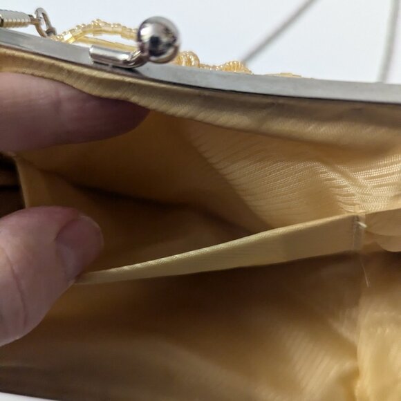 Excellent condition vintage 1960s gold scalloped beaded purse - Picture 12 of 16